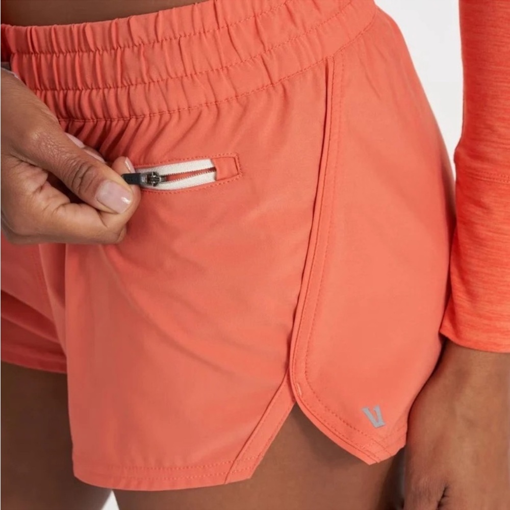 NWOT Vuori Clementine shorts